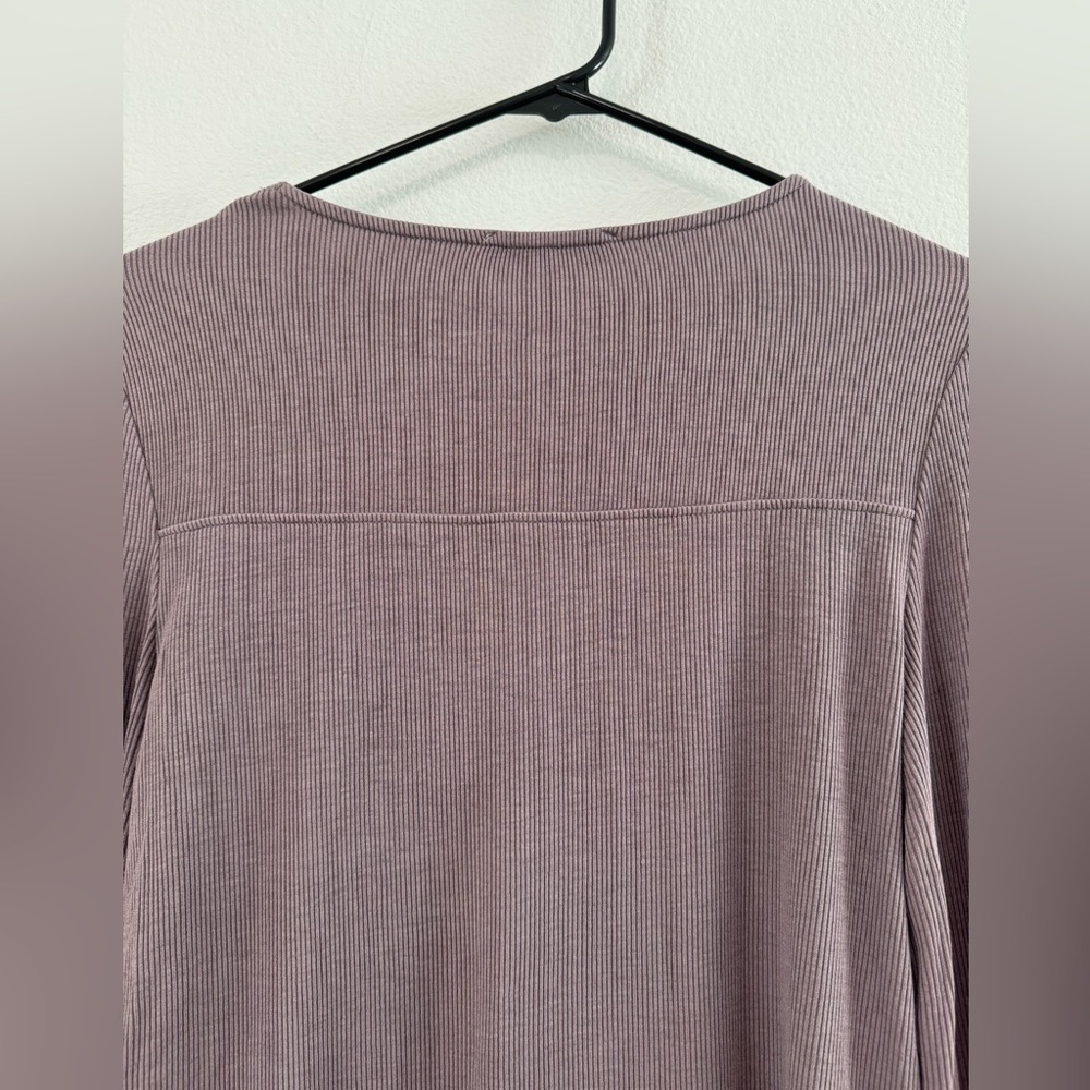 Allison Joy Grey Long Sleeve Twisted Cut Out Ribbed Long Sleeve Top Size Small - Picture 8 of 12